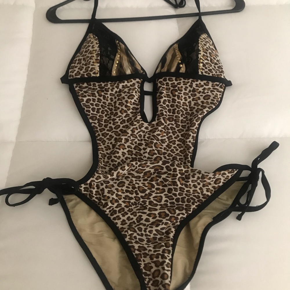 One piece bikini